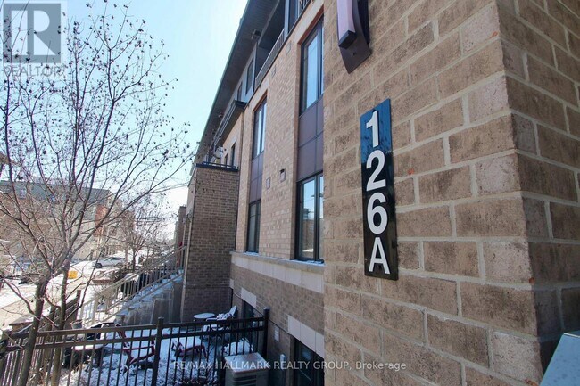 Photo du bâtiment - 126A Lindenshade Dr