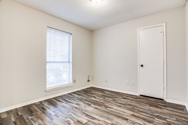 Building Photo - Ideal Single Story Home