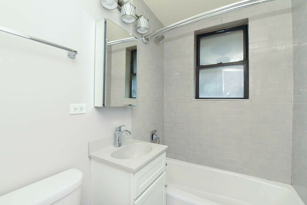 Primary Photo - 817 W Lakeside Pl