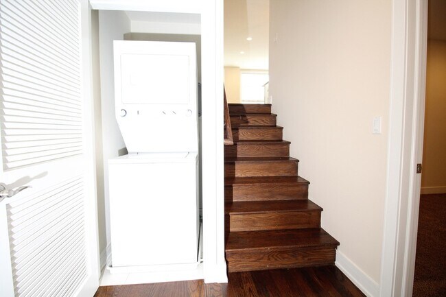 Foto del edificio - 3644 W Montrose Ave