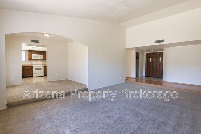 Building Photo - 8135 W Sierra Vista Dr