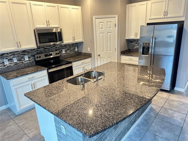 Building Photo - 10834 Wyne Tree Ct