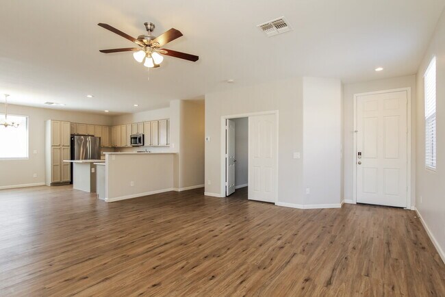Building Photo - 7909 S 73rd Ln