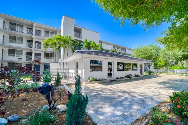 PRESTIGE ESTATES - LEASING CENTER - PRESTIGE ESTATES