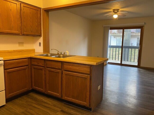 Building Photo - 808 Westwinds Dr