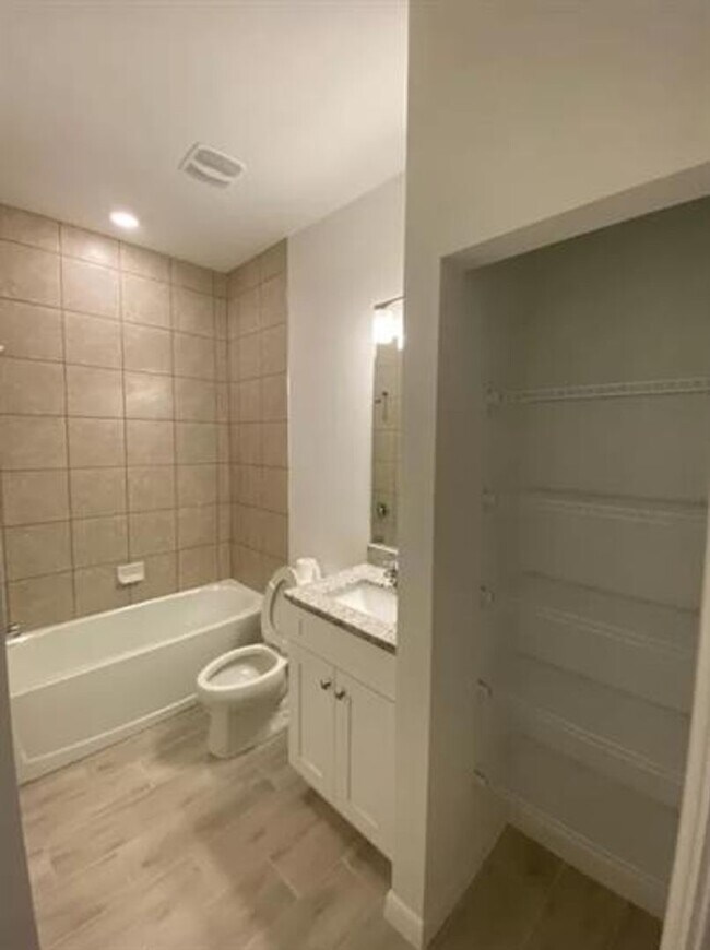 Foto del edificio - 3503 SW 8th Pl