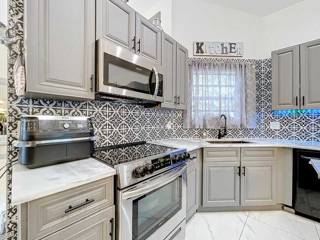 Foto del edificio - 4355 NW 52nd St