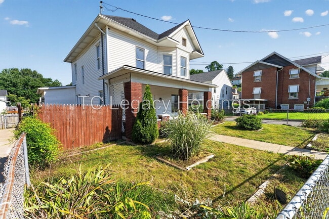 Building Photo - 890 Traction St