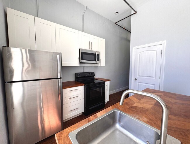 Foto del edificio - Upstairs Loft on Main Street in Batesville...
