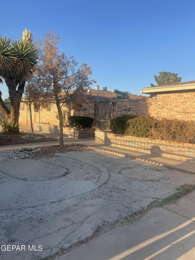 Foto del edificio - 2820 E Glen Dr