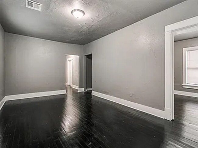Foto del edificio - N. McKinley Ave - Triplex
