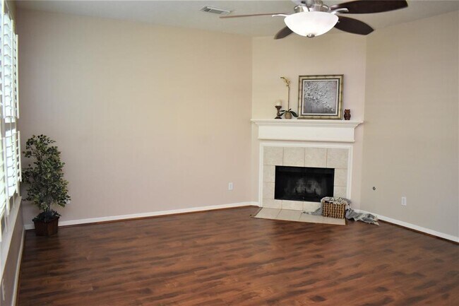 Building Photo - 2611 Easton Springs Ct