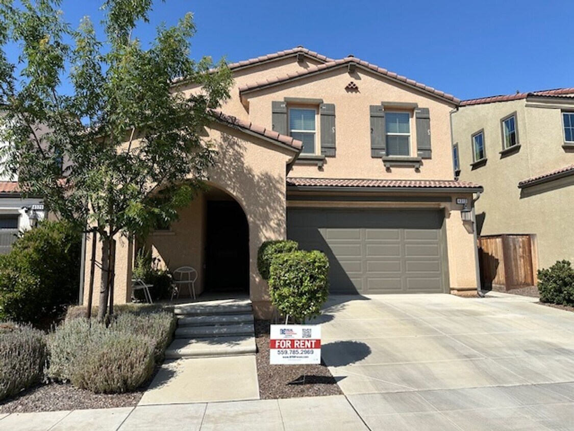 Primary Photo - $2,395 Tesoro Viejo Gorgeous 2 Bed + Offic...