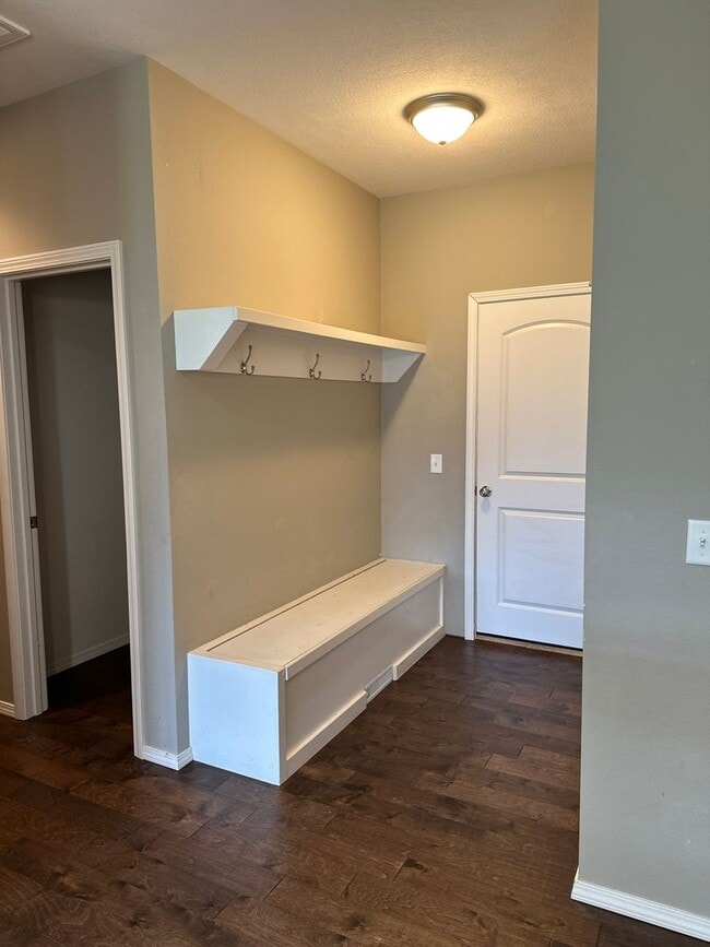 Foto del edificio - Stunning 4 Bedroom Rental Home!