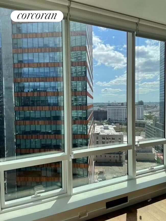 Foto del edificio - 2717 42nd Rd