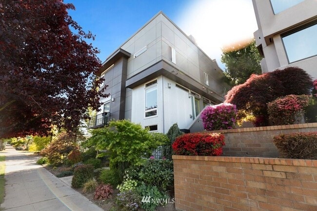 Photo - 1633 California Ave SW Townhome