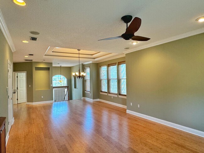 Building Photo - 113 Sunset Cir S