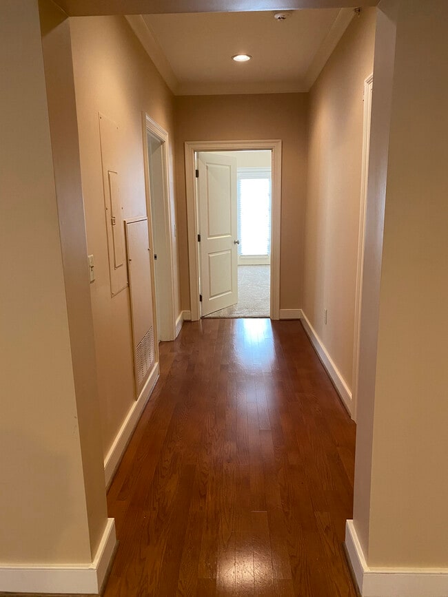 Hallway - 3127 Long Blvd 304