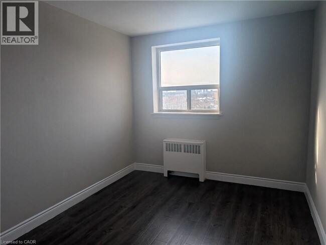 Building Photo - 468 Ottawa St N