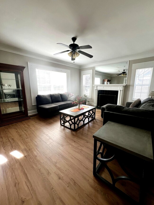Family Room - 2077 Cascade Rd SW