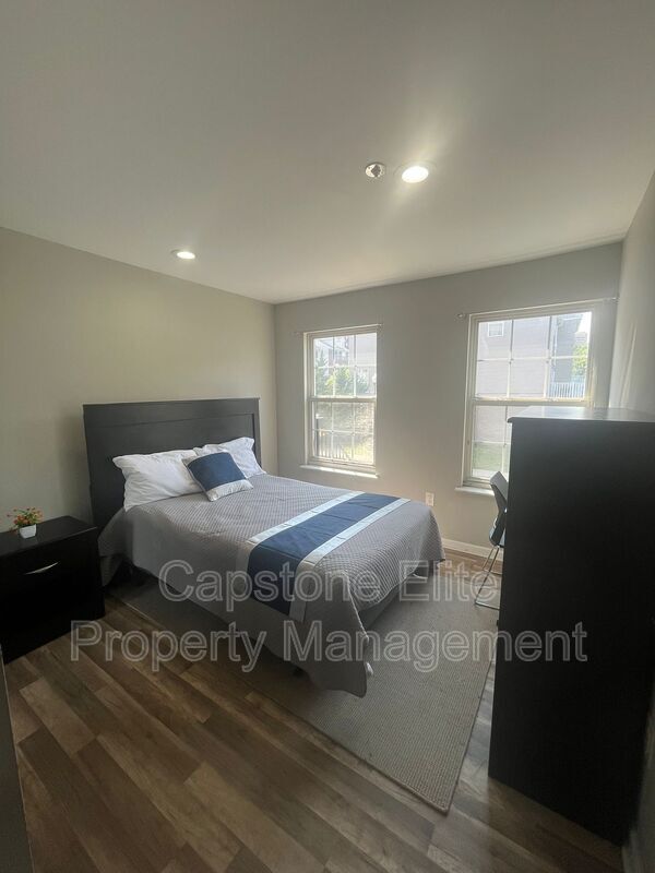 Foto del edificio - 216 Matthews Drive