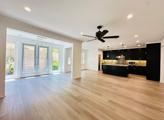 Foto del edificio - "Charming 3-Bedroom Sanctuary in Irvine: Spacious 2,100 Sq Ft Haven on Cherry Tree"