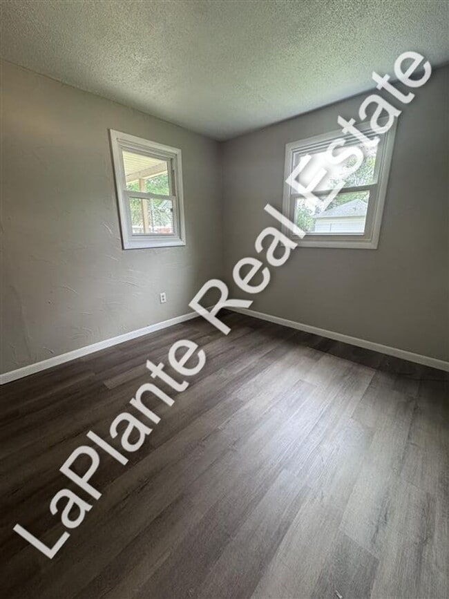 Building Photo - Cute Home on Large Lot for Rent