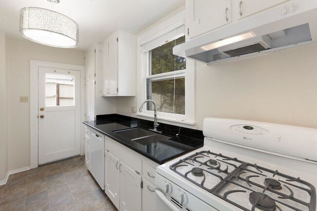 Building Photo - 3 bedroom in Sausalito CA 94965