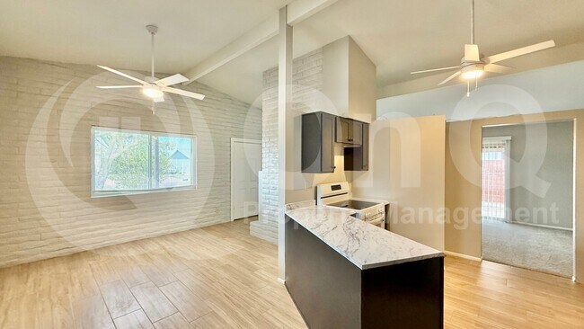 Foto del edificio - 1251 E Loma Vista Dr