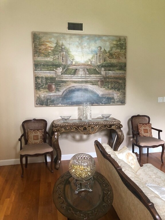 Foto del edificio - 103 Sherburn Cir