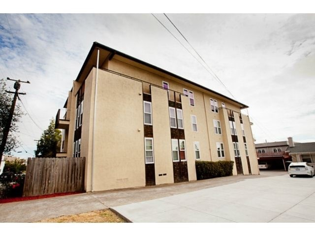 Building Photo - 1528 Oxford St