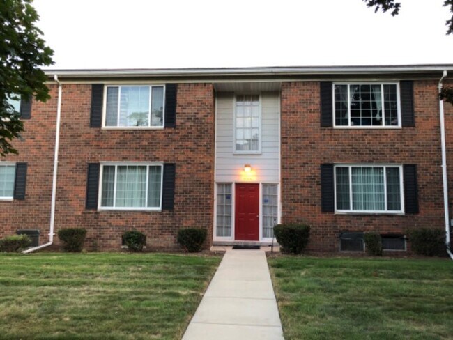 Building Photo - 25341 Shiawassee Cir
