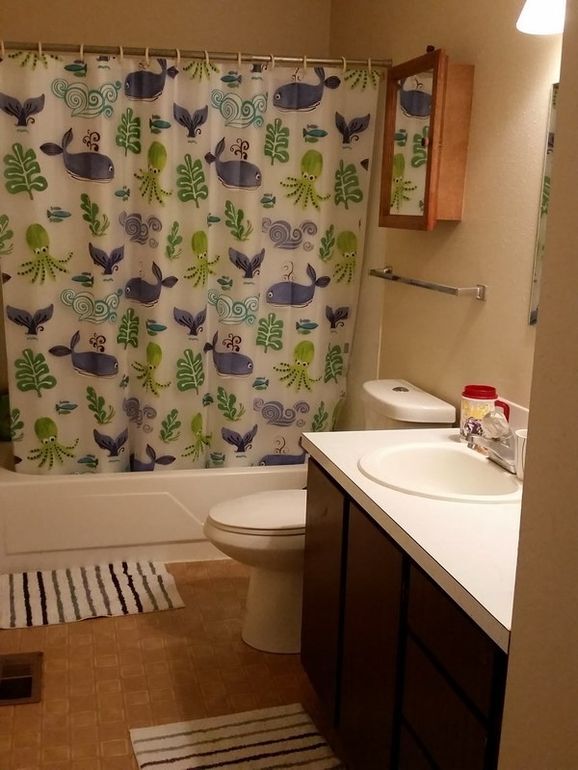 Full Bathroom - 1825 NW Kenny St