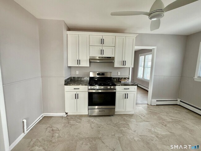 Building Photo - 24 Cross St