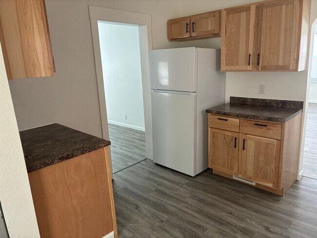 Foto del edificio - 2128 N Grand Ave E