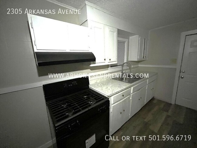 Building Photo - 2305 Arkansas Ave