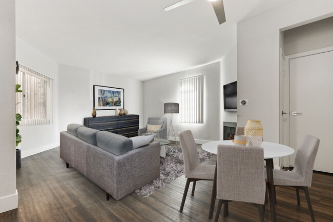 Foto del edificio - 9211 Harlow Ave