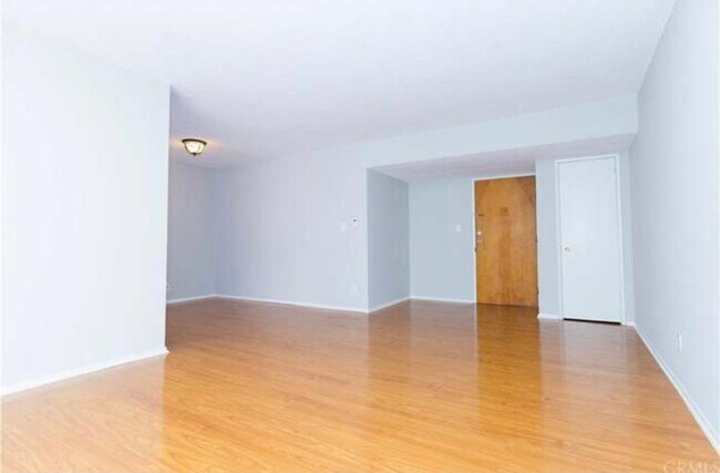 Foto del edificio - 7959 Romaine St