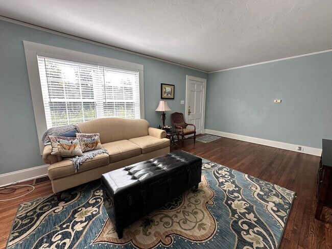 Foto del edificio - Exclusively Offered By Muse Realty LLC