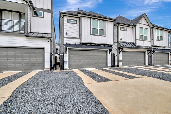 Building Photo - 119A E 43rd St