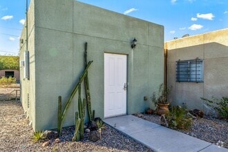 Building Photo - 2864 N Park Ave