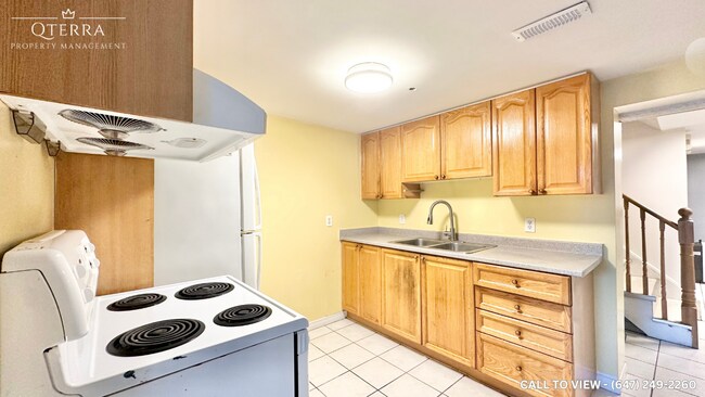 Building Photo - 66 Hollyhedge Dr
