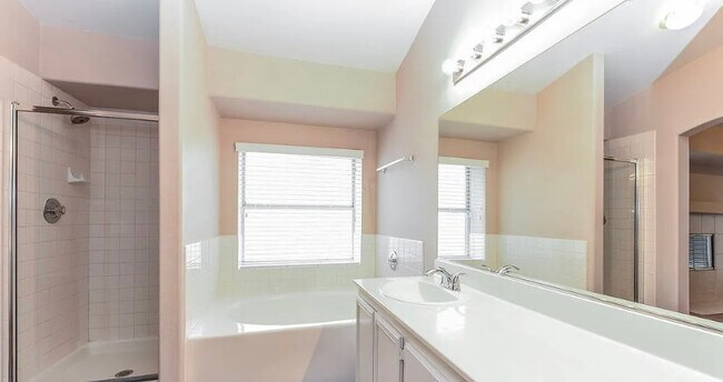 Building Photo - 6017 Ingenue Rd