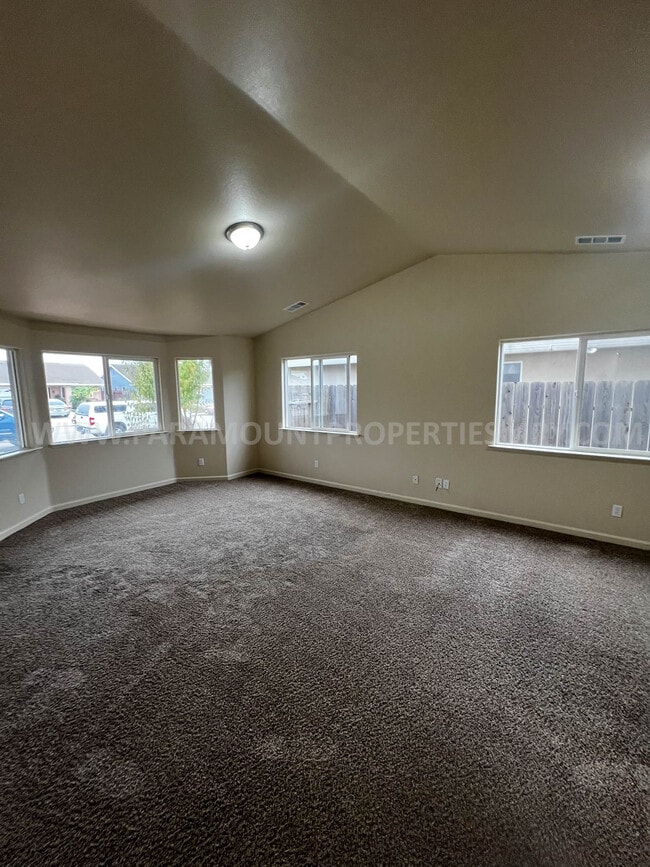 Foto del edificio - 585 Viejo Gabriel