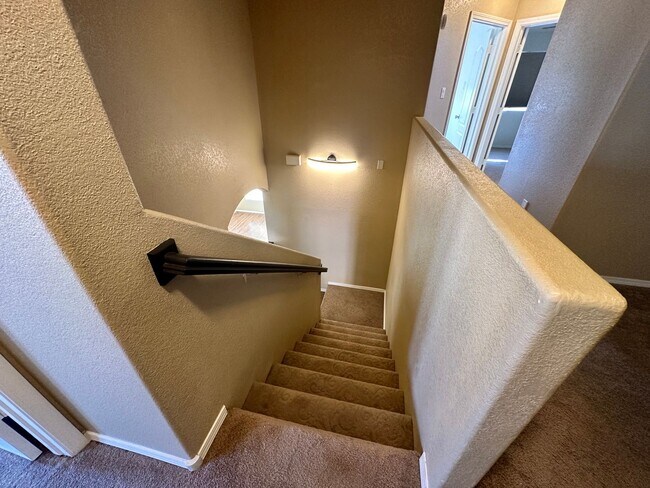 Foto del edificio - Cabezon Beauty | Large Yard | 2 Living Areas & Upstairs Loft | 1-year Lease | Coming Soon Pre-lea...