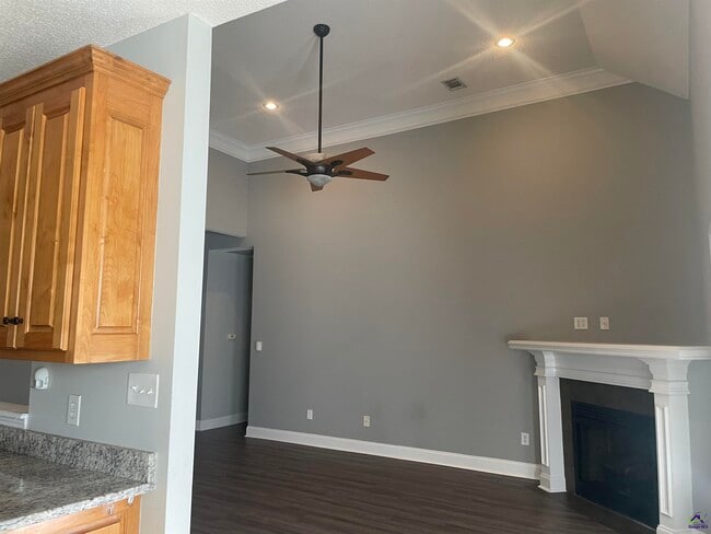 Foto del edificio - 712 Post Oak Way