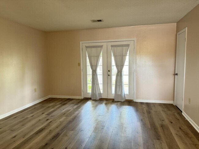 Building Photo - 124 Stonehedge Drive