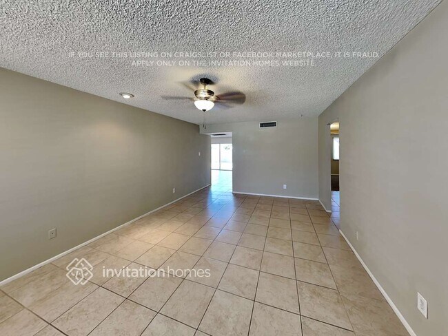 Building Photo - 3821 W Altadena Ave