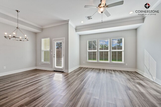 Foto del edificio - YOUR GATEWAY TO MODERN RENTING! LOVELY 4 B...