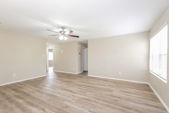 Foto del edificio - 7720 Cloudberry Cir